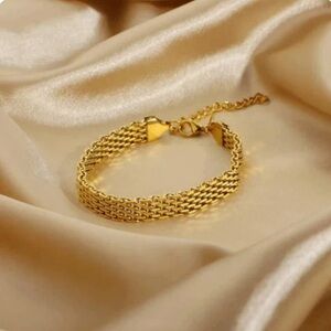Gold mesh chain bracelet